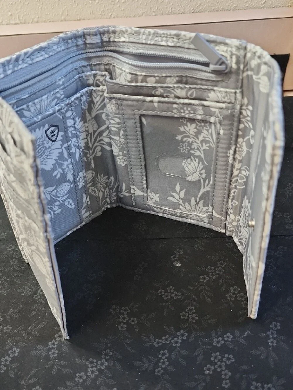 Vera Bradley Twill RILEY Wallet - Picture 6 of 7